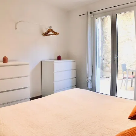 Appartements Entre Provence Et Camargue Tarascon Exterior photo
