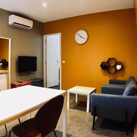 Appartements Entre Provence Et Camargue Tarascon Exterior photo